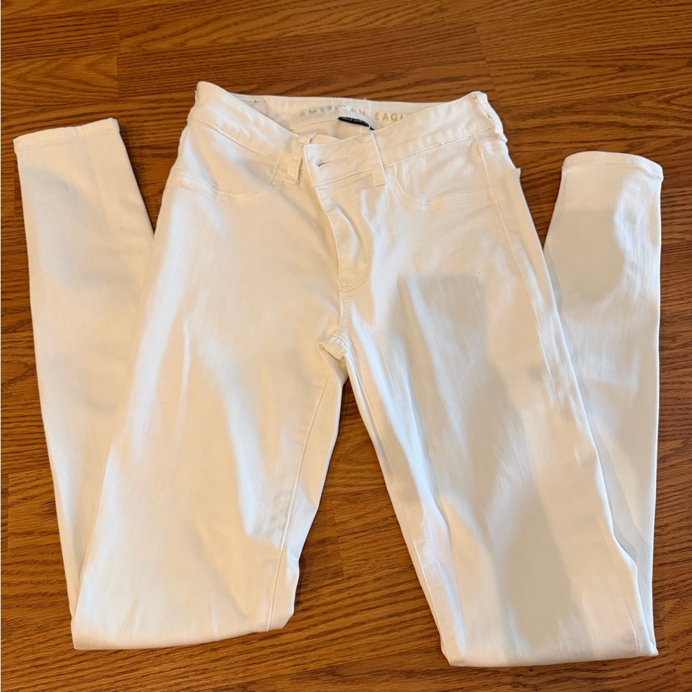 American Eagle, Next Level stretch, size 2 long, white skinny jeans